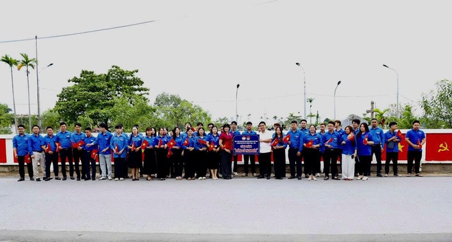 Đoàn Thanh niên xã Hồng Vân tổ chức hội nghị công bố quyết định của Thành đoàn Hà Nội về thành lập và chỉ định nhân sự; gắn biển công trình thanh niên “ Đường cờ Tổ Quốc”- Ảnh 4.