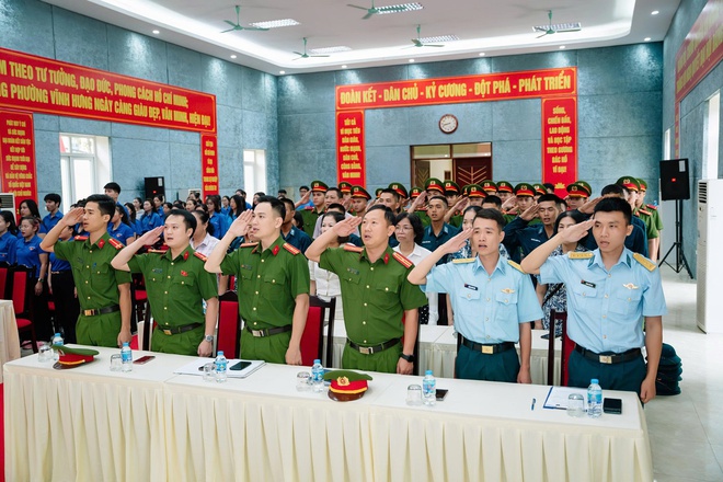 QUỐC KỲ VIỆT NAM: SỨC MẠNH TINH THẦN CỦA DÂN TỘC, NIỀM TỰ HÀO CỦA NHÂN DÂN- Ảnh 4.