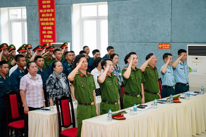 QUỐC KỲ VIỆT NAM: SỨC MẠNH TINH THẦN CỦA DÂN TỘC, NIỀM TỰ HÀO CỦA NHÂN DÂN- Ảnh 7.