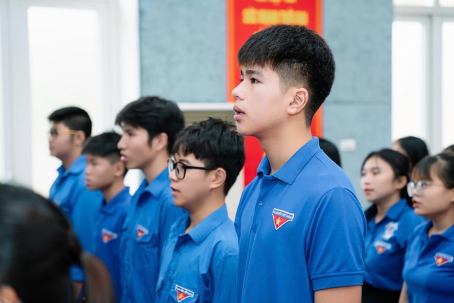 QUỐC KỲ VIỆT NAM: SỨC MẠNH TINH THẦN CỦA DÂN TỘC, NIỀM TỰ HÀO CỦA NHÂN DÂN- Ảnh 8.