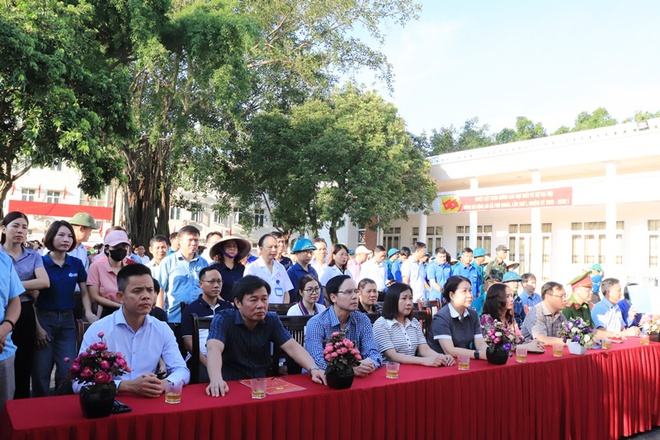 Phú Nghĩa phát động phong trào thi đua "Sáng - Xanh - Sạch - Đẹp" với quyết tâm thay đổi từ nhận thức đến hành động đối với công tác bảo vệ môi trường- Ảnh 2. Phú Nghĩa phát động phong trào thi đua "Sáng - Xanh - Sạch - Đẹp" với quyết tâm thay đổi từ nhận thức đến hành động đối với công tác bảo vệ môi trường- Ảnh 2.