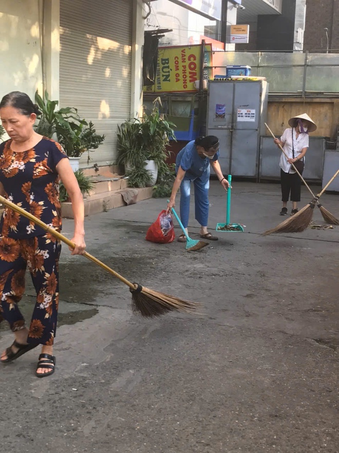 100% các Tổ dân phố hưởng ứng tham gia tổng vệ sinh môi trường trên địa bàn phường - Ảnh 7.