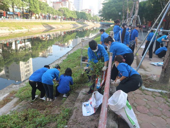 Phường Khương Đình đồng loạt ra quân hành động vì diện mạo đô thị “Sáng - Xanh - Sạch - Đẹp”- Ảnh 10.