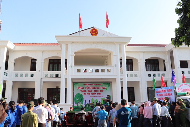 Một số hình ảnh Lễ phát động phong trào thi đua "Sáng - Xanh - Sạch - Đẹp" năm 2025 trên địa bàn xã Phú Nghĩa.- Ảnh 1. Một số hình ảnh Lễ phát động phong trào thi đua "Sáng - Xanh - Sạch - Đẹp" năm 2025 trên địa bàn xã Phú Nghĩa.- Ảnh 1.