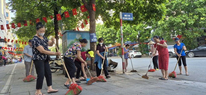 100% các Tổ dân phố hưởng ứng tham gia tổng vệ sinh môi trường trên địa bàn phường - Ảnh 2.