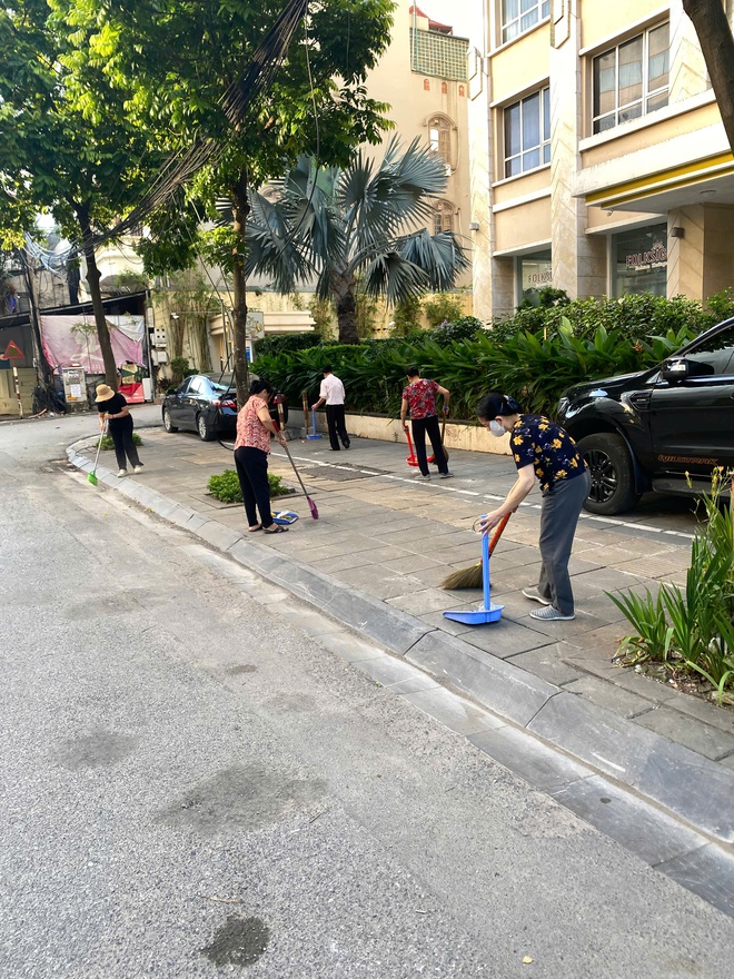 100% các Tổ dân phố hưởng ứng tham gia tổng vệ sinh môi trường trên địa bàn phường - Ảnh 5.