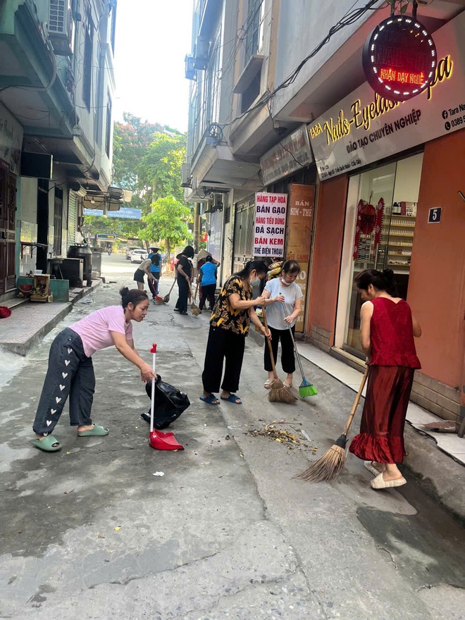 100% các Tổ dân phố hưởng ứng tham gia tổng vệ sinh môi trường trên địa bàn phường - Ảnh 11.