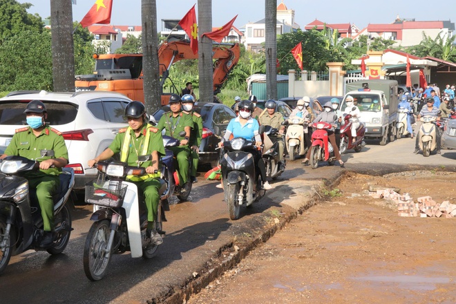 Phường Yên Nghĩa tổ chức Lễ ra quân xử lý vi phạm về trật tự giao thông, trật tự đô thị và vệ sinh môi trường- Ảnh 7.