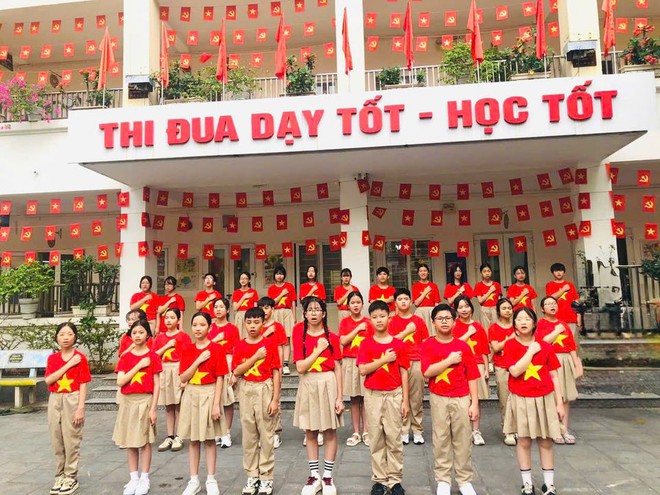 Nhân dân phường Cầu Giấy đẩy mạnh các hoạt động trang trí, tuyên truyền chào mừng kỷ niệm 80 năm Cách mạng tháng Tám và Quốc khánh 2/9- Ảnh 3.