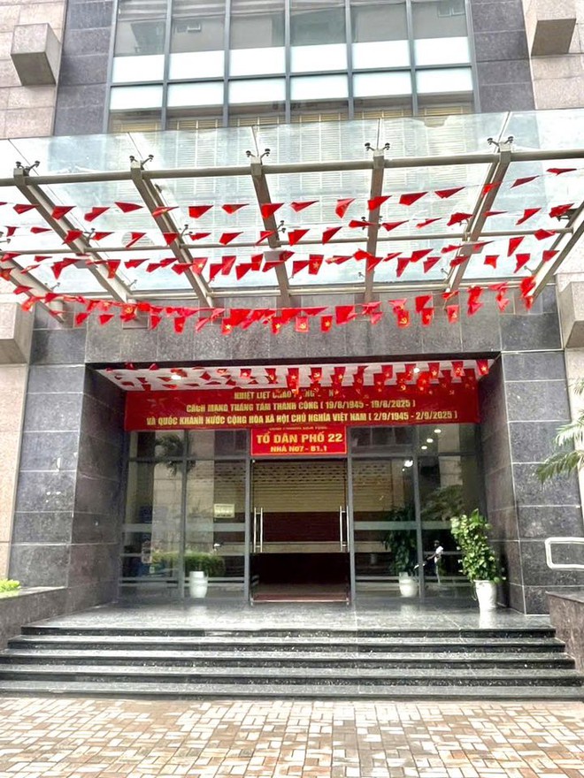 Nhân dân phường Cầu Giấy đẩy mạnh các hoạt động trang trí, tuyên truyền chào mừng kỷ niệm 80 năm Cách mạng tháng Tám và Quốc khánh 2/9- Ảnh 4.