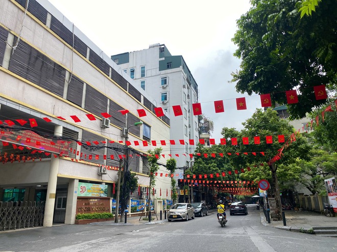 Nhân dân phường Cầu Giấy đẩy mạnh các hoạt động trang trí, tuyên truyền chào mừng kỷ niệm 80 năm Cách mạng tháng Tám và Quốc khánh 2/9- Ảnh 10.