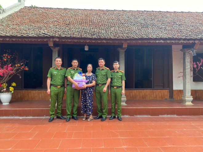 Công an xã Hòa Phú: Thực hiện tốt nhiệm vụ gắn với các hoạt động nhân đạo- Ảnh 2.