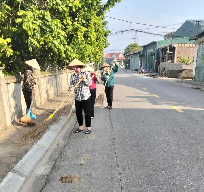 Phú Nghĩa tổ chức tổng vệ sinh môi trường phòng chống dịch sốt xuất huyết đợt 6 năm 2025- Ảnh 1.