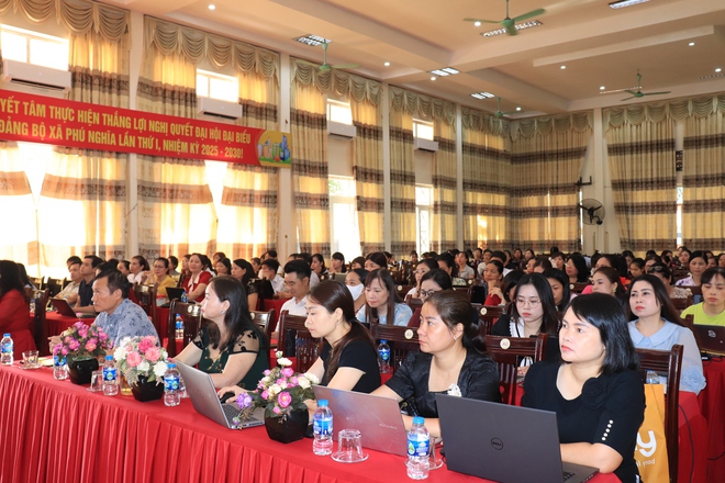 Phú Nghĩa: Gần 150 cán bộ, giáo viên tập huấn công nghệ số và AI trong giáo dục
- Ảnh 4.