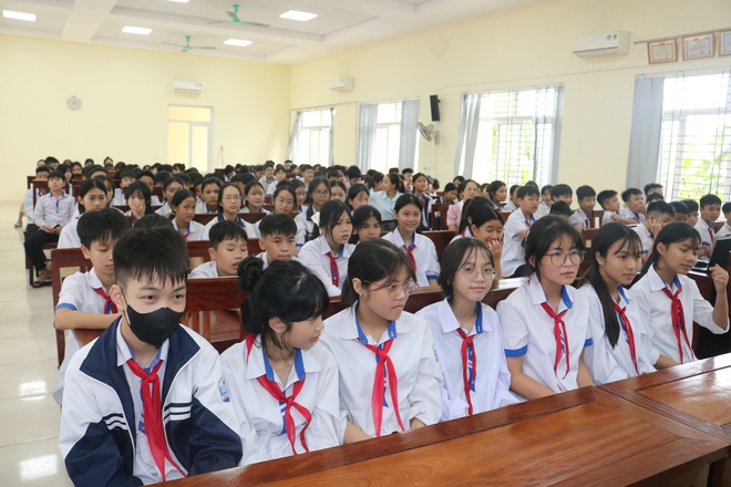 Hội CCB xã Hòa Phú tổ chức nói chuyện truyền thống tại trường THCS Văn Võ, Hòa Chính- Ảnh 3.