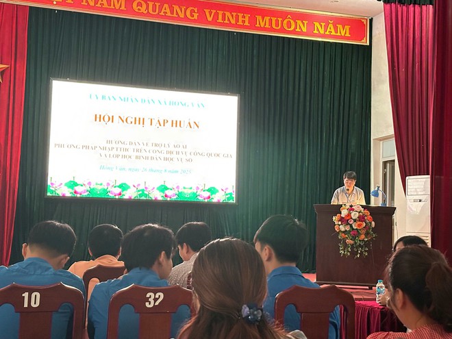 UBND XÃ HỒNG VÂN TỔ CHỨC TẬP HUẤN HƯỚNG DẪN VỀ TRỢ LÝ ẢO AI, PHƯƠNG PHÁP NHẬP TTHC TRÊN CỔNG DỊCH VỤ CÔNG QUỐC GIA VÀ LỚP HỌC BÌNH DÂN HỌC VỤ SỐ- Ảnh 7. UBND XÃ HỒNG VÂN TỔ CHỨC TẬP HUẤN HƯỚNG DẪN VỀ TRỢ LÝ ẢO AI, PHƯƠNG PHÁP NHẬP TTHC TRÊN CỔNG DỊCH VỤ CÔNG QUỐC GIA VÀ LỚP HỌC BÌNH DÂN HỌC VỤ SỐ- Ảnh 7.