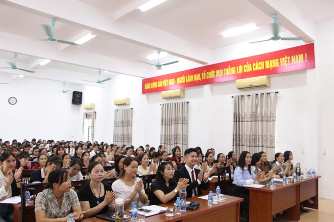 Gần 180 cán bộ quản lý, giáo viên 3 cấp học trên địa bàn xã Phú Nghĩa tham gia tập huấn nâng cao năng lực tổ chức dạy học 2 buổi/ngày gắn với giáo dục STEM và kỹ năng sống- Ảnh 7.