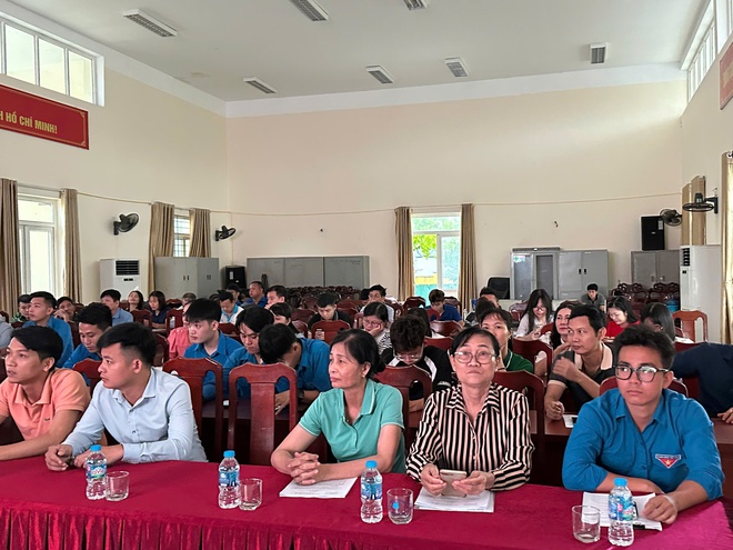 UBND XÃ HỒNG VÂN TỔ CHỨC TẬP HUẤN HƯỚNG DẪN VỀ TRỢ LÝ ẢO AI, PHƯƠNG PHÁP NHẬP TTHC TRÊN CỔNG DỊCH VỤ CÔNG QUỐC GIA VÀ LỚP HỌC BÌNH DÂN HỌC VỤ SỐ- Ảnh 2. UBND XÃ HỒNG VÂN TỔ CHỨC TẬP HUẤN HƯỚNG DẪN VỀ TRỢ LÝ ẢO AI, PHƯƠNG PHÁP NHẬP TTHC TRÊN CỔNG DỊCH VỤ CÔNG QUỐC GIA VÀ LỚP HỌC BÌNH DÂN HỌC VỤ SỐ- Ảnh 2.