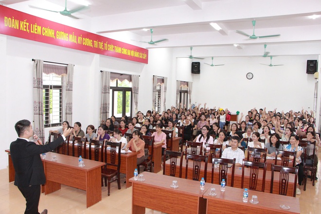Gần 180 cán bộ quản lý, giáo viên 3 cấp học trên địa bàn xã Phú Nghĩa tham gia tập huấn nâng cao năng lực tổ chức dạy học 2 buổi/ngày gắn với giáo dục STEM và kỹ năng sống- Ảnh 9.