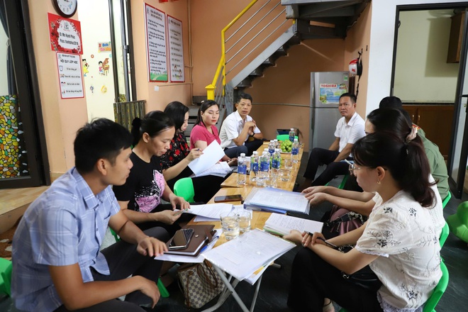 Đoàn kiểm tra xã Hồng Vân kiểm tra thẩm định điều kiện thành lập cơ sở mới nhóm trẻ, lớp mẫu giáo độc lập tư thục trên địa bàn xã.- Ảnh 3.