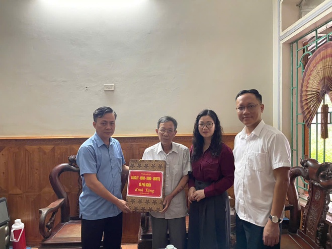 Lãnh đạo xã Phú Nghĩa thăm tặng quà các gia đình chính sách người có công nhân dịp kỷ niệm 80 năm Cách mạng tháng Tám thành công và Quốc khánh Nước Cộng hòa xã hội chủ nghĩa Việt Nam- Ảnh 10. Lãnh đạo xã Phú Nghĩa thăm tặng quà các gia đình chính sách người có công nhân dịp kỷ niệm 80 năm Cách mạng tháng Tám thành công và Quốc khánh Nước Cộng hòa xã hội chủ nghĩa Việt Nam- Ảnh 10.