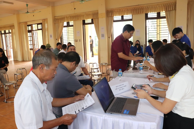 Xã Phú Nghĩa ra quân hướng dẫn người dân cài đặt ứng dụng nộp thuế điện tử bằng ứng dụng Etax Mobile - Ảnh 3.