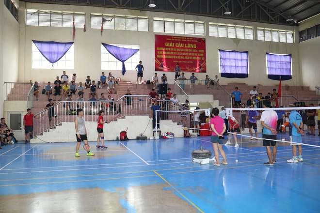 Xã Hòa Phú tưng bừng tổ chức Giải cầu lông năm 2025- Ảnh 4.