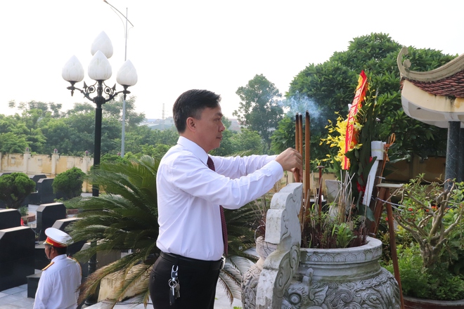 Đảng ủy – HĐND – UBND - Ủy ban MTTQ xã Phú Nghĩa tổ chức Lễ dâng hương tưởng niệm các Anh hùng Liệt sĩ nhân dịp Kỷ niệm 80 năm ngày Quốc khánh Nước cộng hòa xã hội chủ nghĩa Việt Nam - Ảnh 4.