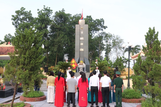Đảng ủy – HĐND – UBND - Ủy ban MTTQ xã Phú Nghĩa tổ chức Lễ dâng hương tưởng niệm các Anh hùng Liệt sĩ nhân dịp Kỷ niệm 80 năm ngày Quốc khánh Nước cộng hòa xã hội chủ nghĩa Việt Nam - Ảnh 6. Đảng ủy – HĐND – UBND - Ủy ban MTTQ xã Phú Nghĩa tổ chức Lễ dâng hương tưởng niệm các Anh hùng Liệt sĩ nhân dịp Kỷ niệm 80 năm ngày Quốc khánh Nước cộng hòa xã hội chủ nghĩa Việt Nam - Ảnh 6.