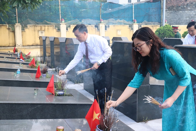 Đảng ủy – HĐND – UBND - Ủy ban MTTQ xã Phú Nghĩa tổ chức Lễ dâng hương tưởng niệm các Anh hùng Liệt sĩ nhân dịp Kỷ niệm 80 năm ngày Quốc khánh Nước cộng hòa xã hội chủ nghĩa Việt Nam - Ảnh 9.