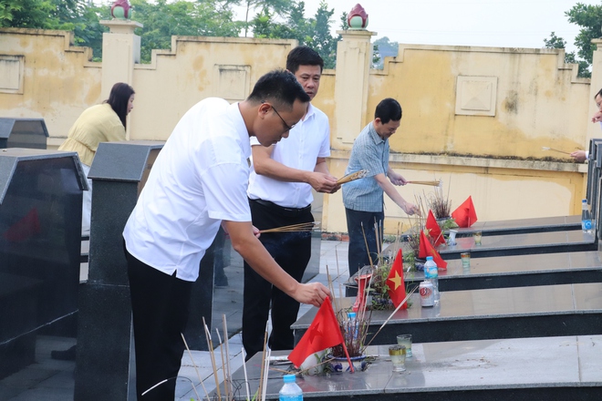 Đảng ủy – HĐND – UBND - Ủy ban MTTQ xã Phú Nghĩa tổ chức Lễ dâng hương tưởng niệm các Anh hùng Liệt sĩ nhân dịp Kỷ niệm 80 năm ngày Quốc khánh Nước cộng hòa xã hội chủ nghĩa Việt Nam - Ảnh 15.