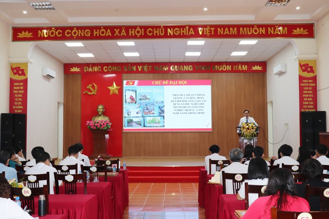 Đảng bộ xã Phú Nghĩa tổ chức Lễ trao tặng huy hiệu Đảng đợt 02/9/2025; Tổng kết công tác tổ chức Đại hội đại biểu Đảng bộ xã lần thứ I, nhiệm kỳ 2025 - 2030; Quán triệt Nghị quyết Đại hội Đảng bộ xã- Ảnh 21. Đảng bộ xã Phú Nghĩa tổ chức Lễ trao tặng huy hiệu Đảng đợt 02/9/2025; Tổng kết công tác tổ chức Đại hội đại biểu Đảng bộ xã lần thứ I, nhiệm kỳ 2025 - 2030; Quán triệt Nghị quyết Đại hội Đảng bộ xã- Ảnh 21.