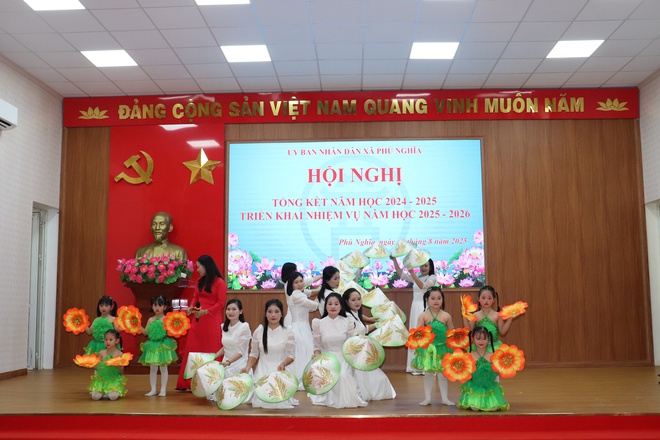 Xã Phú Nghĩa: Tổng kết năm học 2024-2025, triển khai nhiệm vụ năm học 2025-2026- Ảnh 1.