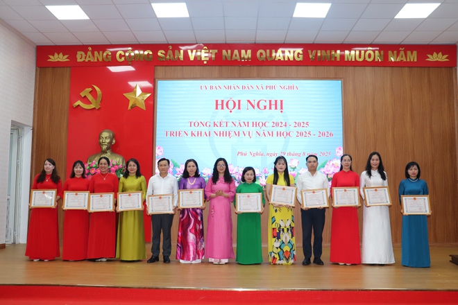Xã Phú Nghĩa: Tổng kết năm học 2024-2025, triển khai nhiệm vụ năm học 2025-2026- Ảnh 11.
