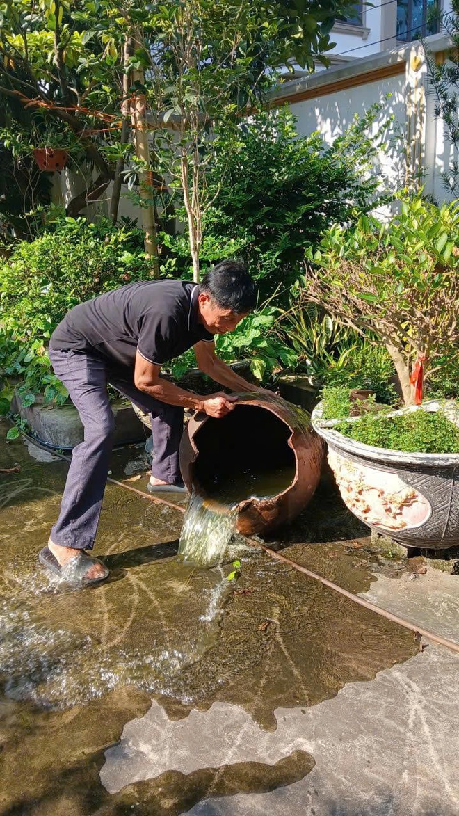 Xã Hồng Vân tổ chức chiến dịch vệ sinh môi trường, diệt bọ gậy, phun hóa chất diệt muỗi chủ động phòng chống bệnh sốt xuất huyết- Ảnh 2.