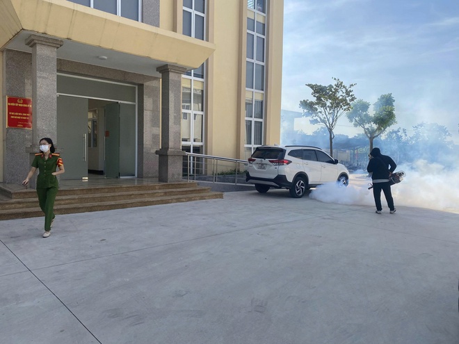Xã Hồng Vân tổ chức chiến dịch vệ sinh môi trường, diệt bọ gậy, phun hóa chất diệt muỗi chủ động phòng chống bệnh sốt xuất huyết- Ảnh 3.