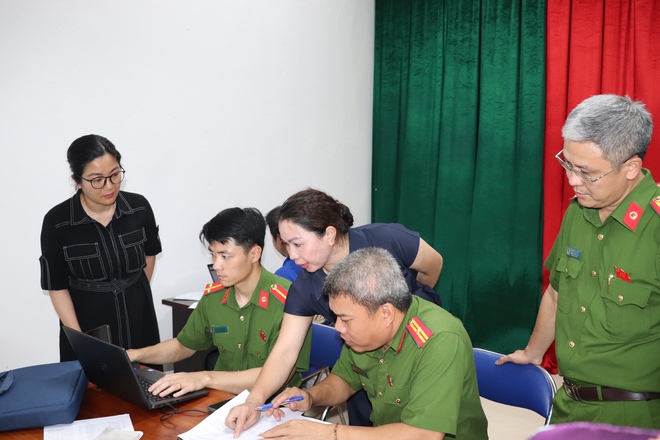 Phú Nghĩa tổ chức trao quà Tết Độc lập 02/9 cho người dân trên địa bàn xã
- Ảnh 1.