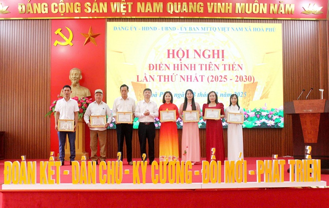 Xã Hòa Phú: Hội nghị tuyên dương điển hình tiên tiến giai đoạn 2020-2025- Ảnh 2.