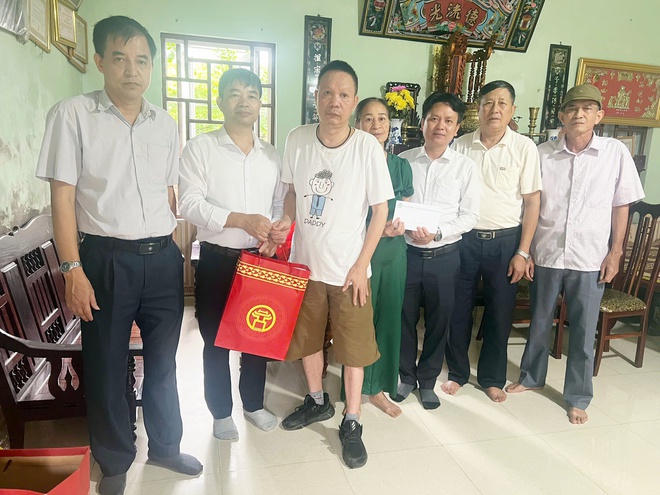 Lãnh đạo xã Hòa Phú thăm tặng quà các gia đình chính sách người có công nhân dịp kỷ niệm 80 năm Cách mạng tháng Tám thành công và Quốc khánh Nước Cộng hòa xã hội chủ nghĩa Việt Nam- Ảnh 5.