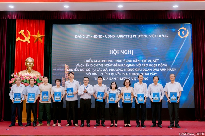 Phường Việt Hưng triển khai Chiến dịch “45 ngày đêm ra quân hỗ trợ hoạt động chuyển đổi số”- Ảnh 3.