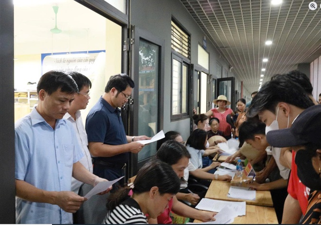 NHÂN DÂN XÃ CỔ ĐÔ PHẤN KHỞI NHẬN QUÀ TẾT ĐỘC LẬP - Ảnh 2.