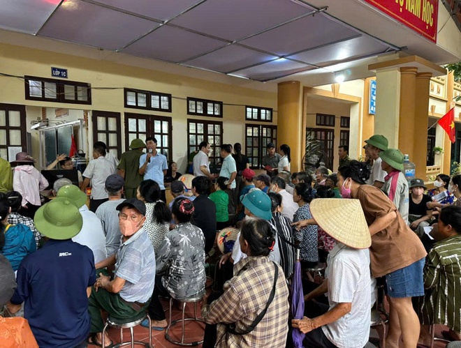 NHÂN DÂN XÃ CỔ ĐÔ PHẤN KHỞI NHẬN QUÀ TẾT ĐỘC LẬP - Ảnh 1.