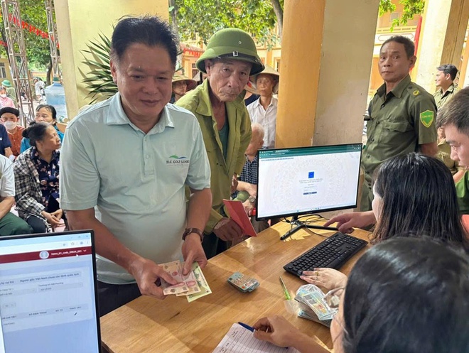 NHÂN DÂN XÃ CỔ ĐÔ PHẤN KHỞI NHẬN QUÀ TẾT ĐỘC LẬP - Ảnh 7.