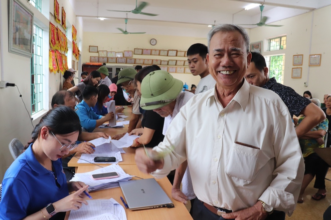 Nhân dân xã Phú Nghĩa hân hoan nhận quà Tết Độc lập- Ảnh 4.