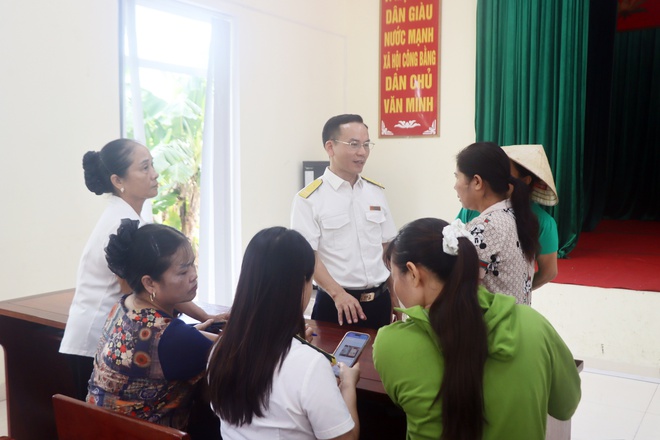 UBND xã Hòa Phú tổ chức hội nghị triển khai nộp thuế sử dụng đất phi nông nghiệp bằng phương thức điện tử qua eTax Mobile- Ảnh 9.