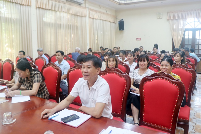 UBND xã Hòa Phú tổ chức hội nghị triển khai nộp thuế sử dụng đất phi nông nghiệp bằng phương thức điện tử qua eTax Mobile- Ảnh 5.