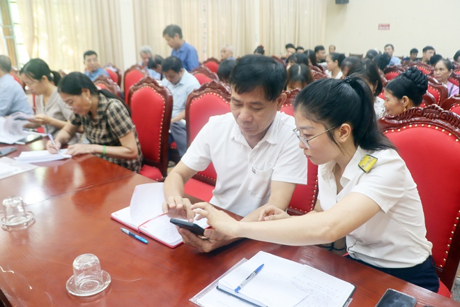 UBND xã Hòa Phú tổ chức hội nghị triển khai nộp thuế sử dụng đất phi nông nghiệp bằng phương thức điện tử qua eTax Mobile- Ảnh 6.