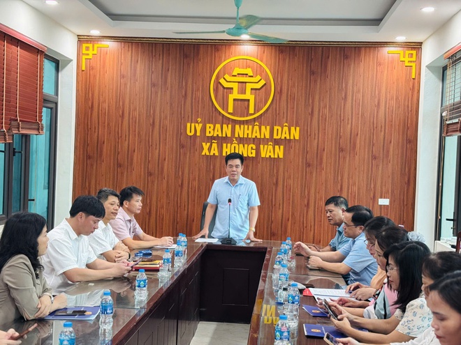 UBND xã Hồng Vân Tổ chức hội nghị công bố và trao Quyết định bổ nhiệm lại Hiệu trưởng, Phó Hiệu trưởng các trường Mầm non, THCS thuộc UBND xã
- Ảnh 4.