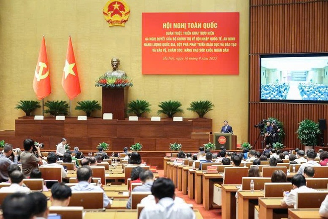 Xã Hòa Phú tham dự trực tuyến Hội nghị toàn quốc quán triệt 4 Nghị quyết của Bộ Chính trị- Ảnh 1.
