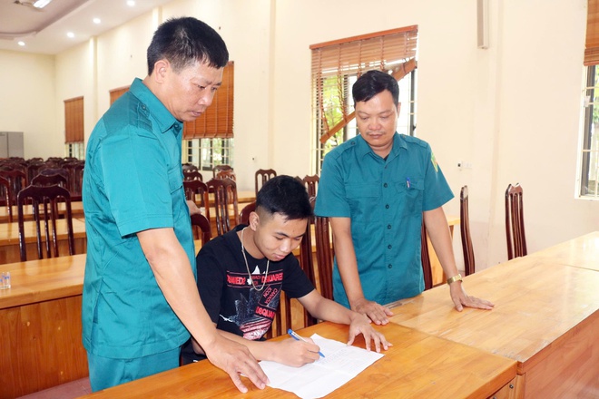 Hội nghị triển khai rà soát, nắm nguồn công dân trong độ tuổi sẵn sàng nhập ngũ năm 2026 tại các thôn- Ảnh 4.